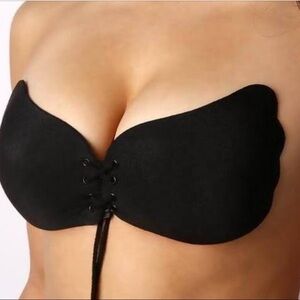 NWT Qeauty invisible bra